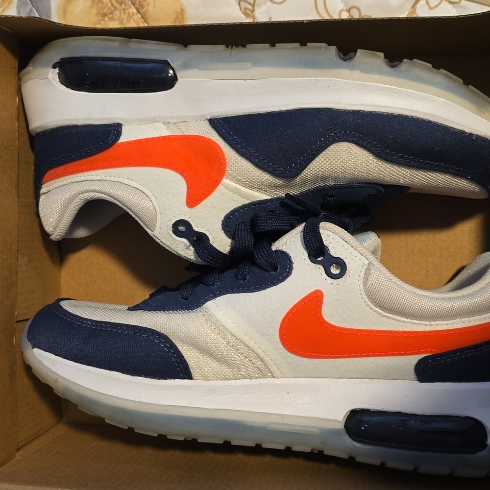 Nike - Picture 2 of 2